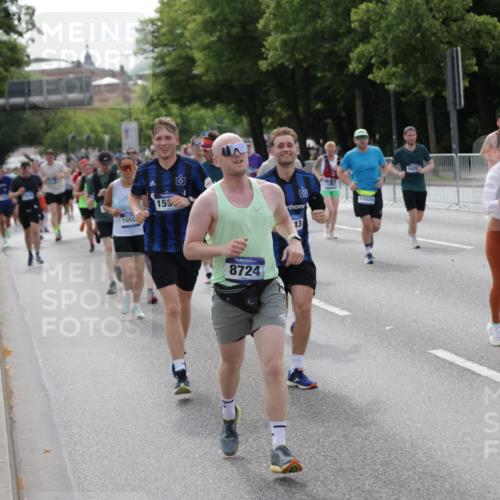 29.06.2025 - hella hamburg halbmarathon Jannik Wohlers http://msf.ph/oto/8164774 29.06.2025 10:20:32 Lombardsbrücke 2383, 2923, 2945, 3247, 3813, 4082, 4350, 5041, 5061, 5767, 6608, 7228, 7608, 8113, 8724, 8940, 9005, 9011, 9236, 9981, 10050, 10350, 10585, 10602, 11145, 12175, 12694, 12844, 13057, 13508, 14138, 14157, 14246, 14342, 14344, 14610, 14611, 14615, 14670, 14986, 15020, 15470, 15736, 15767, 15913, 16256, 16896, 16950, 17035, 17095, 17155, 17367, 17832, 18141, 18305, 18397, 18620, 19124, 19125, 19131, 19132 meine-sportfotos.de