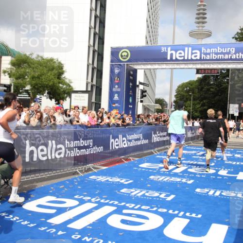 29.06.2025 - hella hamburg halbmarathon Michael Strokosch http://msf.ph/oto/8164778 29.06.2025 10:34:07 Ziel 9345, 9519, 11019, 11202, 11227, 13066, 13493, 13494, 14448, 15268, 16724, 17877 meine-sportfotos.de