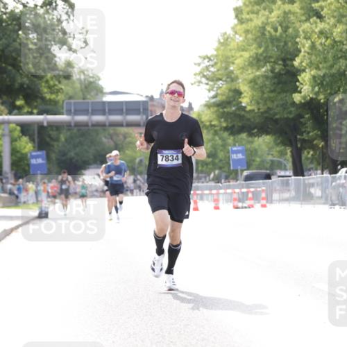 29.06.2025 - hella hamburg halbmarathon Jannik Wohlers http://msf.ph/oto/8164780 29.06.2025 09:40:42 Lombardsbrücke 7834, 14360, 14766, 15526 meine-sportfotos.de