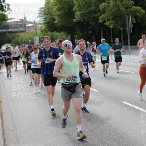 29.06.2025 - hella hamburg halbmarathon Jannik Wohlers http://msf.ph/oto/8164790 29.06.2025 10:20:32 Lombardsbrücke 2383, 2923, 2945, 3247, 3813, 4082, 4350, 5041, 5061, 5767, 6608, 7228, 7608, 8113, 8724, 8940, 9005, 9011, 9236, 9981, 10050, 10350, 10585, 10602, 11145, 12175, 12694, 12844, 13057, 13508, 14138, 14157, 14246, 14342, 14344, 14610, 14611, 14615, 14670, 14986, 15020, 15470, 15736, 15767, 15913, 16256, 16896, 16950, 17035, 17095, 17155, 17367, 17832, 18141, 18305, 18397, 18620, 19124, 19125, 19131, 19132 meine-sportfotos.de