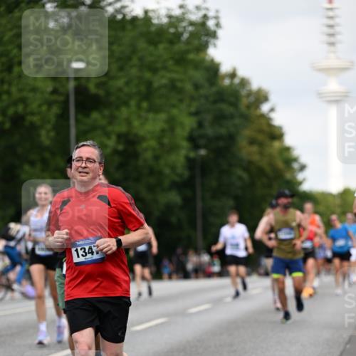 29.06.2025 - hella hamburg halbmarathon Dr. Thomas Lammeyer http://msf.ph/oto/8164798 29.06.2025 10:09:11 Kennedybrücke 1126, 1213, 1347, 1559, 2424, 2540, 2852, 3071, 3994, 4293, 4394, 4538, 5869, 6907, 6908, 7017, 7826, 9280, 10100, 10709, 10834, 11088 meine-sportfotos.de