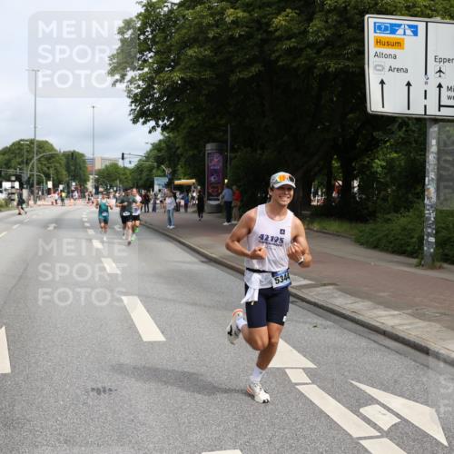 29.06.2025 - hella hamburg halbmarathon Yannick Fuchs http://msf.ph/oto/8164814 29.06.2025 10:22:20 20KM 1065, 1577, 5344, 9079, 9097, 10848, 13956, 14019, 14828, 15023, 15136, 15671, 18037, 18124, 19050 meine-sportfotos.de