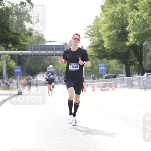 29.06.2025 - hella hamburg halbmarathon Jannik Wohlers http://msf.ph/oto/8164817 29.06.2025 09:40:42 Lombardsbrücke 7834, 14360, 14766, 15526 meine-sportfotos.de