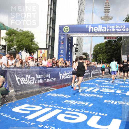 29.06.2025 - hella hamburg halbmarathon Michael Strokosch http://msf.ph/oto/8164818 29.06.2025 10:34:08 Ziel 9345, 9376, 9519, 11019, 11202, 11227, 13066, 13493, 13494, 14448, 15268, 16724, 17751, 17877 meine-sportfotos.de