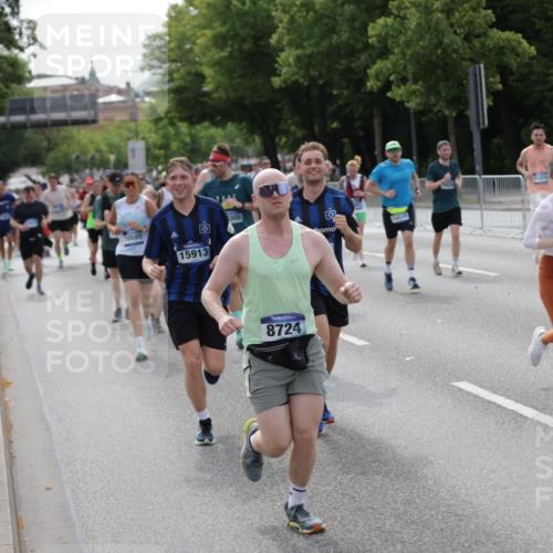 29.06.2025 - hella hamburg halbmarathon Jannik Wohlers http://msf.ph/oto/8164830 29.06.2025 10:20:32 Lombardsbrücke 2383, 2923, 2945, 3247, 3813, 4082, 4350, 5041, 5061, 5767, 6608, 7228, 7608, 8113, 8724, 8940, 9005, 9011, 9236, 9981, 10050, 10350, 10585, 10602, 11145, 12175, 12694, 12844, 13057, 13508, 14138, 14157, 14246, 14342, 14344, 14610, 14611, 14615, 14670, 14986, 15020, 15470, 15736, 15767, 15913, 16256, 16896, 16950, 17035, 17095, 17155, 17367, 17832, 18141, 18305, 18397, 18620, 19124, 19125, 19131, 19132 meine-sportfotos.de