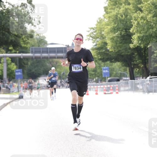 29.06.2025 - hella hamburg halbmarathon Jannik Wohlers http://msf.ph/oto/8164841 29.06.2025 09:40:42 Lombardsbrücke 7834, 14360, 14766, 15526 meine-sportfotos.de