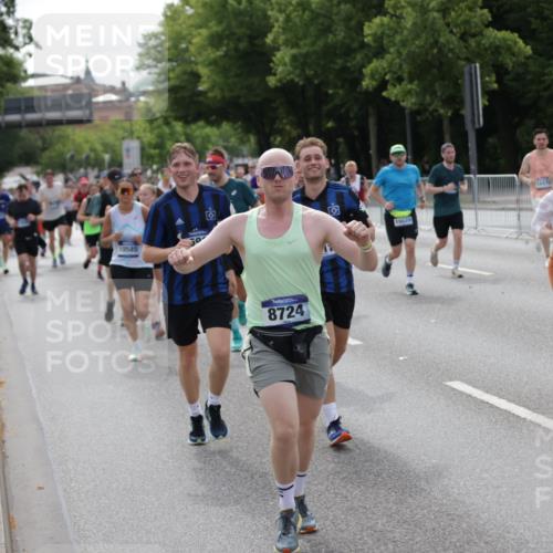 29.06.2025 - hella hamburg halbmarathon Jannik Wohlers http://msf.ph/oto/8164855 29.06.2025 10:20:32 Lombardsbrücke 2383, 2923, 2945, 3247, 3813, 4082, 4350, 5041, 5061, 5767, 6608, 7228, 7608, 8113, 8724, 8940, 9005, 9011, 9236, 9981, 10050, 10350, 10585, 10602, 11145, 12175, 12694, 12844, 13057, 13508, 14138, 14157, 14246, 14342, 14344, 14610, 14611, 14615, 14670, 14986, 15020, 15470, 15736, 15767, 15913, 16256, 16896, 16950, 17035, 17095, 17155, 17367, 17832, 18141, 18305, 18397, 18620, 19124, 19125, 19131, 19132 meine-sportfotos.de