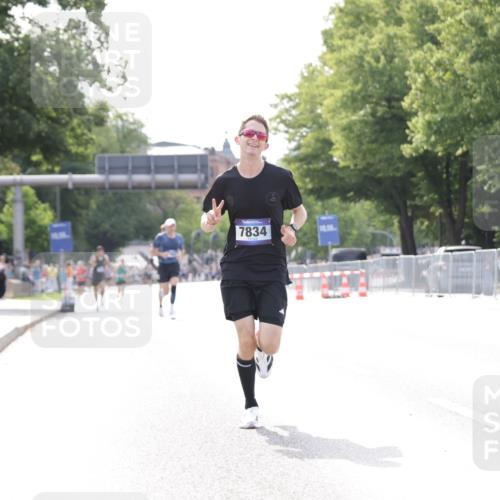 29.06.2025 - hella hamburg halbmarathon Jannik Wohlers http://msf.ph/oto/8164934 29.06.2025 09:40:42 Lombardsbrücke 7834, 14360, 14766, 15526 meine-sportfotos.de