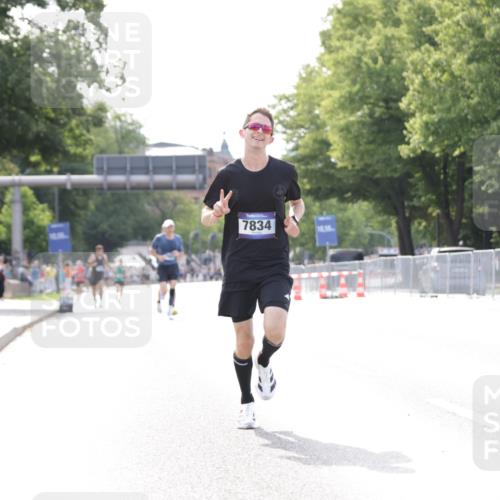 29.06.2025 - hella hamburg halbmarathon Jannik Wohlers http://msf.ph/oto/8164953 29.06.2025 09:40:42 Lombardsbrücke 7834, 14360, 14766, 15526 meine-sportfotos.de