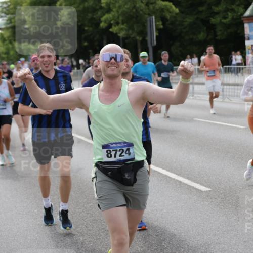 29.06.2025 - hella hamburg halbmarathon Jannik Wohlers http://msf.ph/oto/8164956 29.06.2025 10:20:33 Lombardsbrücke 2383, 2923, 2945, 3161, 3247, 3453, 3813, 4082, 4350, 5041, 5061, 5767, 6275, 6308, 6608, 7228, 7608, 8113, 8724, 8726, 8940, 9005, 9011, 9236, 9981, 10050, 10350, 10585, 10602, 11145, 12175, 12694, 12844, 13057, 13508, 14138, 14157, 14246, 14342, 14344, 14610, 14611, 14615, 14670, 14986, 15020, 15470, 15736, 15767, 15913, 16256, 16896, 16950, 17035, 17095, 17155, 17367, 17832, 18141, 18305, 18397, 18620, 18784, 19124, 19125, 19131, 19132 meine-sportfotos.de