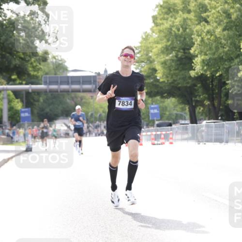 29.06.2025 - hella hamburg halbmarathon Jannik Wohlers http://msf.ph/oto/8164965 29.06.2025 09:40:42 Lombardsbrücke 7834, 14360, 14766, 15526 meine-sportfotos.de