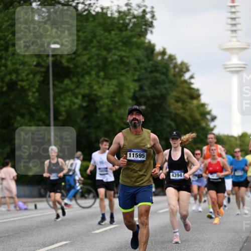29.06.2025 - hella hamburg halbmarathon Dr. Thomas Lammeyer http://msf.ph/oto/8164982 29.06.2025 10:09:15 Kennedybrücke 1126, 1213, 1347, 1559, 2424, 2540, 2852, 3071, 3578, 4293, 4394, 4538, 5869, 6907, 6908, 7017, 7826, 8316, 9165, 9680, 10100, 10694, 10709, 10834, 11088 meine-sportfotos.de