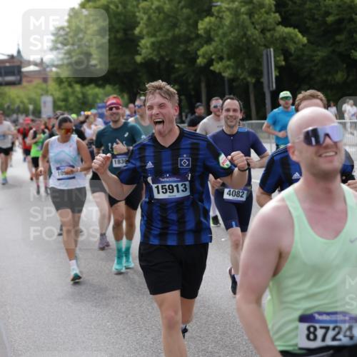 29.06.2025 - hella hamburg halbmarathon Jannik Wohlers http://msf.ph/oto/8164984 29.06.2025 10:20:33 Lombardsbrücke 2383, 2923, 2945, 3161, 3247, 3453, 3813, 4082, 4350, 5041, 5061, 5767, 6275, 6308, 6608, 7228, 7608, 8113, 8724, 8726, 8940, 9005, 9011, 9236, 9981, 10050, 10350, 10585, 10602, 11145, 12175, 12694, 12844, 13057, 13508, 14138, 14157, 14246, 14342, 14344, 14610, 14611, 14615, 14670, 14986, 15020, 15470, 15736, 15767, 15913, 16256, 16896, 16950, 17035, 17095, 17155, 17367, 17832, 18141, 18305, 18397, 18620, 18784, 19124, 19125, 19131, 19132 meine-sportfotos.de