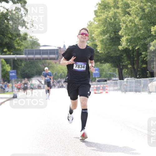 29.06.2025 - hella hamburg halbmarathon Jannik Wohlers http://msf.ph/oto/8165012 29.06.2025 09:40:42 Lombardsbrücke 7834, 14360, 14766, 15526 meine-sportfotos.de