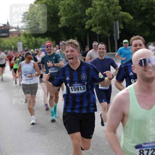 29.06.2025 - hella hamburg halbmarathon Jannik Wohlers http://msf.ph/oto/8165014 29.06.2025 10:20:33 Lombardsbrücke 2383, 2923, 2945, 3161, 3247, 3453, 3813, 4082, 4350, 5041, 5061, 5767, 6275, 6308, 6608, 7228, 7608, 8113, 8724, 8726, 8940, 9005, 9011, 9236, 9981, 10050, 10350, 10585, 10602, 11145, 12175, 12694, 12844, 13057, 13508, 14138, 14157, 14246, 14342, 14344, 14610, 14611, 14615, 14670, 14986, 15020, 15470, 15736, 15767, 15913, 16256, 16896, 16950, 17035, 17095, 17155, 17367, 17832, 18141, 18305, 18397, 18620, 18784, 19124, 19125, 19131, 19132 meine-sportfotos.de