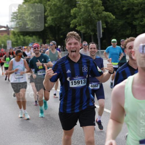 29.06.2025 - hella hamburg halbmarathon Jannik Wohlers http://msf.ph/oto/8165084 29.06.2025 10:20:34 Lombardsbrücke 2383, 2923, 2945, 3161, 3247, 3453, 3813, 4082, 4350, 5041, 5061, 5767, 6275, 6308, 6608, 7228, 7608, 8113, 8724, 8726, 9005, 9011, 9108, 9236, 9981, 10350, 10585, 10602, 11145, 12175, 12694, 12844, 13057, 13508, 14157, 14246, 14344, 14610, 14611, 14615, 14670, 14986, 15020, 15470, 15736, 15767, 15913, 16256, 16896, 16950, 17035, 17095, 17155, 17367, 17832, 18141, 18305, 18397, 18620, 18784, 19124, 19125, 19131, 19132 meine-sportfotos.de