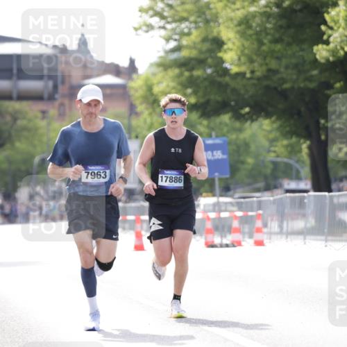 29.06.2025 - hella hamburg halbmarathon Jannik Wohlers http://msf.ph/oto/8165110 29.06.2025 09:40:46 Lombardsbrücke 7834, 7963, 14766, 15526, 17886 meine-sportfotos.de