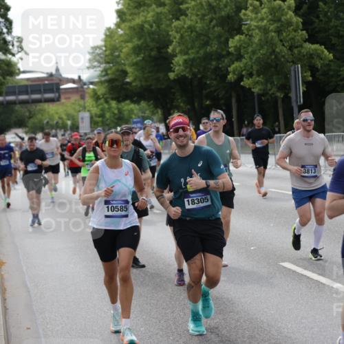 29.06.2025 - hella hamburg halbmarathon Jannik Wohlers http://msf.ph/oto/8165136 29.06.2025 10:20:34 Lombardsbrücke 2383, 2923, 2945, 3161, 3247, 3453, 3813, 4082, 4350, 5041, 5061, 5767, 6275, 6308, 6608, 7228, 7608, 8113, 8724, 8726, 9005, 9011, 9108, 9236, 9981, 10350, 10585, 10602, 11145, 12175, 12694, 12844, 13057, 13508, 14157, 14246, 14344, 14610, 14611, 14615, 14670, 14986, 15020, 15470, 15736, 15767, 15913, 16256, 16896, 16950, 17035, 17095, 17155, 17367, 17832, 18141, 18305, 18397, 18620, 18784, 19124, 19125, 19131, 19132 meine-sportfotos.de