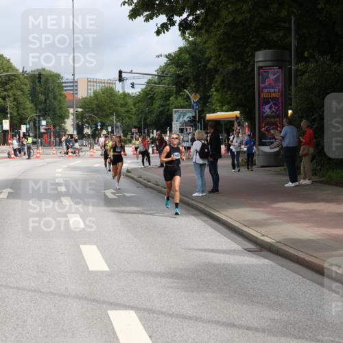 29.06.2025 - hella hamburg halbmarathon Yannick Fuchs http://msf.ph/oto/8165152 29.06.2025 10:22:25 20KM 5344, 9097, 9804, 10485, 10848, 12341, 13941, 13956, 14019, 14828, 15136, 17893, 18037, 18124, 19050, 19114 meine-sportfotos.de