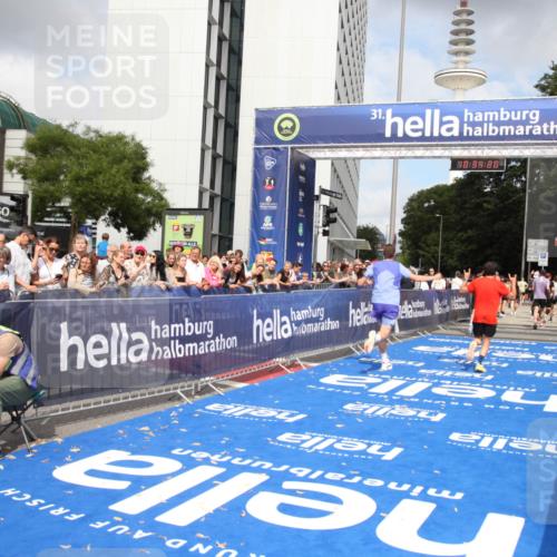 29.06.2025 - hella hamburg halbmarathon Michael Strokosch http://msf.ph/oto/8165162 29.06.2025 10:34:19 Ziel 1080, 3005, 7884, 7901, 14784, 18906 meine-sportfotos.de