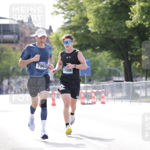 29.06.2025 - hella hamburg halbmarathon Jannik Wohlers http://msf.ph/oto/8165176 29.06.2025 09:40:46 Lombardsbrücke 7834, 7963, 14766, 15526, 17886 meine-sportfotos.de