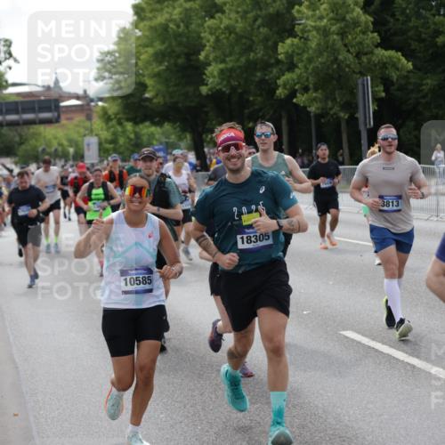 29.06.2025 - hella hamburg halbmarathon Jannik Wohlers http://msf.ph/oto/8165178 29.06.2025 10:20:35 Lombardsbrücke 1266, 1658, 2383, 2923, 2945, 3161, 3247, 3453, 3813, 4082, 4350, 5041, 5061, 5767, 6275, 6308, 7228, 7608, 8113, 8724, 8726, 9005, 9011, 9108, 9236, 9981, 10585, 10602, 11145, 12175, 12561, 12694, 12844, 13057, 13448, 13508, 14157, 14246, 14610, 14611, 14615, 14670, 14986, 15020, 15470, 15736, 15767, 15913, 16256, 16896, 16950, 17035, 17095, 17155, 17367, 17832, 18141, 18305, 18397, 18784, 19124, 19125, 19131, 19132 meine-sportfotos.de