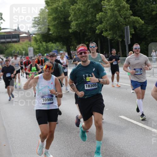 29.06.2025 - hella hamburg halbmarathon Jannik Wohlers http://msf.ph/oto/8165186 29.06.2025 10:20:35 Lombardsbrücke 1266, 1658, 2383, 2923, 2945, 3161, 3247, 3453, 3813, 4082, 4350, 5041, 5061, 5767, 6275, 6308, 7228, 7608, 8113, 8724, 8726, 9005, 9011, 9108, 9236, 9981, 10585, 10602, 11145, 12175, 12561, 12694, 12844, 13057, 13448, 13508, 14157, 14246, 14610, 14611, 14615, 14670, 14986, 15020, 15470, 15736, 15767, 15913, 16256, 16896, 16950, 17035, 17095, 17155, 17367, 17832, 18141, 18305, 18397, 18784, 19124, 19125, 19131, 19132 meine-sportfotos.de