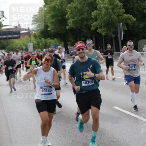 29.06.2025 - hella hamburg halbmarathon Jannik Wohlers http://msf.ph/oto/8165194 29.06.2025 10:20:35 Lombardsbrücke 1266, 1658, 2383, 2923, 2945, 3161, 3247, 3453, 3813, 4082, 4350, 5041, 5061, 5767, 6275, 6308, 7228, 7608, 8113, 8724, 8726, 9005, 9011, 9108, 9236, 9981, 10585, 10602, 11145, 12175, 12561, 12694, 12844, 13057, 13448, 13508, 14157, 14246, 14610, 14611, 14615, 14670, 14986, 15020, 15470, 15736, 15767, 15913, 16256, 16896, 16950, 17035, 17095, 17155, 17367, 17832, 18141, 18305, 18397, 18784, 19124, 19125, 19131, 19132 meine-sportfotos.de