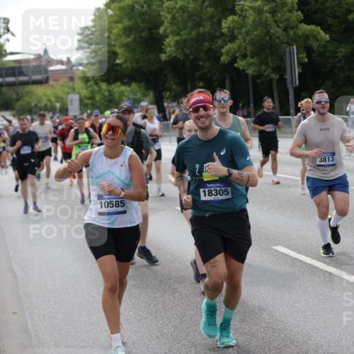 29.06.2025 - hella hamburg halbmarathon Jannik Wohlers http://msf.ph/oto/8165199 29.06.2025 10:20:35 Lombardsbrücke 1266, 1658, 2383, 2923, 2945, 3161, 3247, 3453, 3813, 4082, 4350, 5041, 5061, 5767, 6275, 6308, 7228, 7608, 8113, 8724, 8726, 9005, 9011, 9108, 9236, 9981, 10585, 10602, 11145, 12175, 12561, 12694, 12844, 13057, 13448, 13508, 14157, 14246, 14610, 14611, 14615, 14670, 14986, 15020, 15470, 15736, 15767, 15913, 16256, 16896, 16950, 17035, 17095, 17155, 17367, 17832, 18141, 18305, 18397, 18784, 19124, 19125, 19131, 19132 meine-sportfotos.de