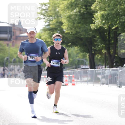 29.06.2025 - hella hamburg halbmarathon Jannik Wohlers http://msf.ph/oto/8165205 29.06.2025 09:40:47 Lombardsbrücke 7834, 7963, 15526, 17886 meine-sportfotos.de