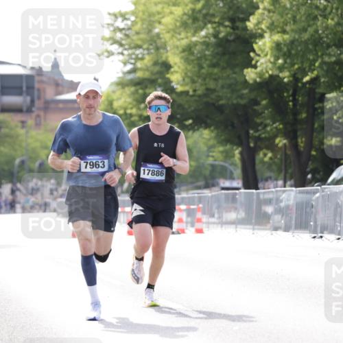 29.06.2025 - hella hamburg halbmarathon Jannik Wohlers http://msf.ph/oto/8165217 29.06.2025 09:40:47 Lombardsbrücke 7834, 7963, 15526, 17886 meine-sportfotos.de