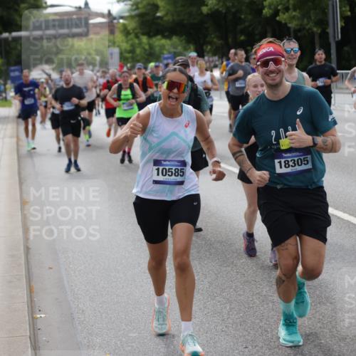 29.06.2025 - hella hamburg halbmarathon Jannik Wohlers http://msf.ph/oto/8165222 29.06.2025 10:20:35 Lombardsbrücke 1266, 1658, 2383, 2923, 2945, 3161, 3247, 3453, 3813, 4082, 4350, 5041, 5061, 5767, 6275, 6308, 7228, 7608, 8113, 8724, 8726, 9005, 9011, 9108, 9236, 9981, 10585, 10602, 11145, 12175, 12561, 12694, 12844, 13057, 13448, 13508, 14157, 14246, 14610, 14611, 14615, 14670, 14986, 15020, 15470, 15736, 15767, 15913, 16256, 16896, 16950, 17035, 17095, 17155, 17367, 17832, 18141, 18305, 18397, 18784, 19124, 19125, 19131, 19132 meine-sportfotos.de