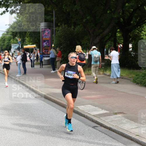 29.06.2025 - hella hamburg halbmarathon Yannick Fuchs http://msf.ph/oto/8165240 29.06.2025 10:22:29 20KM 9097, 9804, 10485, 12341, 13941, 13956, 14828, 15136, 15583, 17893, 18037, 18124, 19050, 19114 meine-sportfotos.de