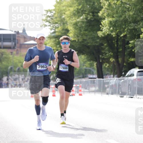 29.06.2025 - hella hamburg halbmarathon Jannik Wohlers http://msf.ph/oto/8165243 29.06.2025 09:40:47 Lombardsbrücke 7834, 7963, 15526, 17886 meine-sportfotos.de