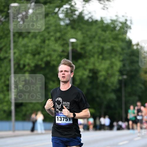 29.06.2025 - hella hamburg halbmarathon Dr. Thomas Lammeyer http://msf.ph/oto/8165254 29.06.2025 09:44:52 Kennedybrücke 2892, 4571, 6559, 7862, 10780, 11194 meine-sportfotos.de