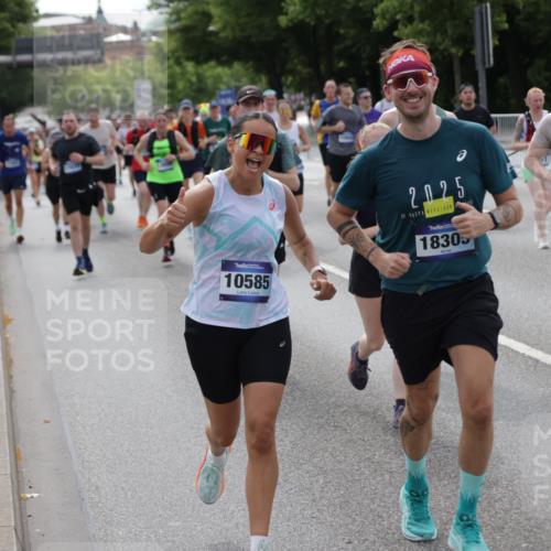 29.06.2025 - hella hamburg halbmarathon Jannik Wohlers http://msf.ph/oto/8165262 29.06.2025 10:20:35 Lombardsbrücke 1266, 1658, 2383, 2923, 2945, 3161, 3247, 3453, 3813, 4082, 4350, 5041, 5061, 5767, 6275, 6308, 7228, 7608, 8113, 8724, 8726, 9005, 9011, 9108, 9236, 9981, 10585, 10602, 11145, 12175, 12561, 12694, 12844, 13057, 13448, 13508, 14157, 14246, 14610, 14611, 14615, 14670, 14986, 15020, 15470, 15736, 15767, 15913, 16256, 16896, 16950, 17035, 17095, 17155, 17367, 17832, 18141, 18305, 18397, 18784, 19124, 19125, 19131, 19132 meine-sportfotos.de