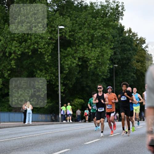 29.06.2025 - hella hamburg halbmarathon Dr. Thomas Lammeyer http://msf.ph/oto/8165271 29.06.2025 09:44:55 Kennedybrücke 1241, 2892, 4571, 6559, 7862, 10780, 11194 meine-sportfotos.de