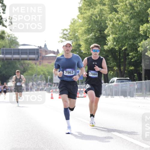 29.06.2025 - hella hamburg halbmarathon Jannik Wohlers http://msf.ph/oto/8165272 29.06.2025 09:40:47 Lombardsbrücke 7834, 7963, 15526, 17886 meine-sportfotos.de