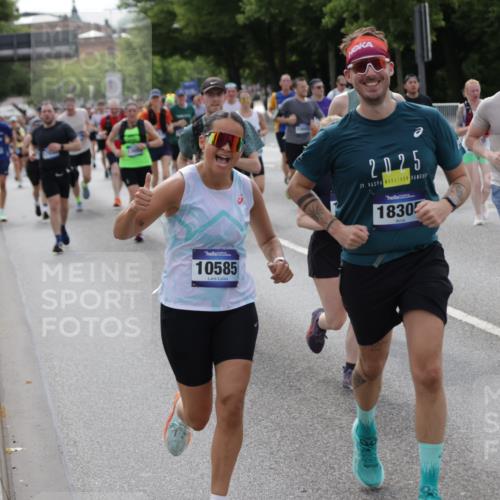 29.06.2025 - hella hamburg halbmarathon Jannik Wohlers http://msf.ph/oto/8165280 29.06.2025 10:20:35 Lombardsbrücke 1266, 1658, 2383, 2923, 2945, 3161, 3247, 3453, 3813, 4082, 4350, 5041, 5061, 5767, 6275, 6308, 7228, 7608, 8113, 8724, 8726, 9005, 9011, 9108, 9236, 9981, 10585, 10602, 11145, 12175, 12561, 12694, 12844, 13057, 13448, 13508, 14157, 14246, 14610, 14611, 14615, 14670, 14986, 15020, 15470, 15736, 15767, 15913, 16256, 16896, 16950, 17035, 17095, 17155, 17367, 17832, 18141, 18305, 18397, 18784, 19124, 19125, 19131, 19132 meine-sportfotos.de