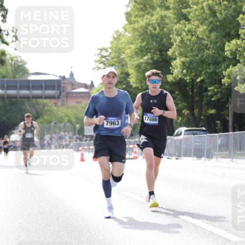 29.06.2025 - hella hamburg halbmarathon Jannik Wohlers http://msf.ph/oto/8165285 29.06.2025 09:40:47 Lombardsbrücke 7834, 7963, 15526, 17886 meine-sportfotos.de