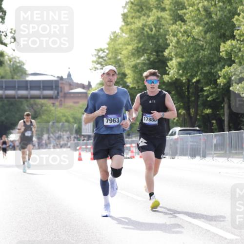 29.06.2025 - hella hamburg halbmarathon Jannik Wohlers http://msf.ph/oto/8165310 29.06.2025 09:40:47 Lombardsbrücke 7834, 7963, 15526, 17886 meine-sportfotos.de