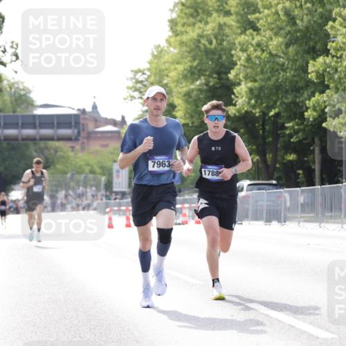29.06.2025 - hella hamburg halbmarathon Jannik Wohlers http://msf.ph/oto/8165329 29.06.2025 09:40:47 Lombardsbrücke 7834, 7963, 15526, 17886 meine-sportfotos.de