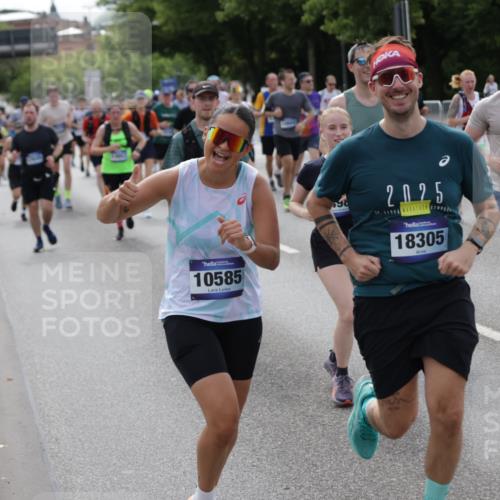 29.06.2025 - hella hamburg halbmarathon Jannik Wohlers http://msf.ph/oto/8165332 29.06.2025 10:20:35 Lombardsbrücke 1266, 1658, 2383, 2923, 2945, 3161, 3247, 3453, 3813, 4082, 4350, 5041, 5061, 5767, 6275, 6308, 7228, 7608, 8113, 8724, 8726, 9005, 9011, 9108, 9236, 9981, 10585, 10602, 11145, 12175, 12561, 12694, 12844, 13057, 13448, 13508, 14157, 14246, 14610, 14611, 14615, 14670, 14986, 15020, 15470, 15736, 15767, 15913, 16256, 16896, 16950, 17035, 17095, 17155, 17367, 17832, 18141, 18305, 18397, 18784, 19124, 19125, 19131, 19132 meine-sportfotos.de