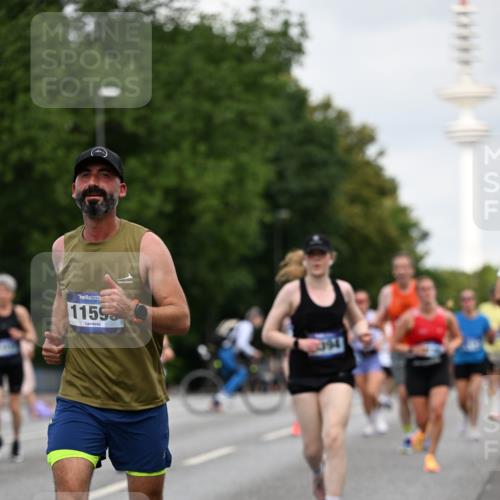29.06.2025 - hella hamburg halbmarathon Dr. Thomas Lammeyer http://msf.ph/oto/8165357 29.06.2025 10:09:16 Kennedybrücke 1126, 1213, 1347, 1559, 2298, 2424, 2540, 2852, 3071, 3578, 4293, 4394, 4538, 5869, 6059, 6907, 6908, 7017, 7826, 8316, 9007, 9165, 9680, 10694, 10834, 11088 meine-sportfotos.de