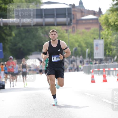 29.06.2025 - hella hamburg halbmarathon Jannik Wohlers http://msf.ph/oto/8165368 29.06.2025 09:40:49 Lombardsbrücke 7834, 7963, 11624, 17886 meine-sportfotos.de