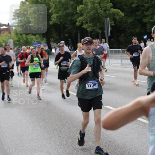 29.06.2025 - hella hamburg halbmarathon Jannik Wohlers http://msf.ph/oto/8165371 29.06.2025 10:20:36 Lombardsbrücke 1266, 1658, 2383, 2923, 2945, 3161, 3247, 3453, 3813, 4082, 4350, 5041, 5061, 5767, 6275, 6308, 7228, 7608, 8113, 8724, 8726, 9005, 9011, 9108, 9236, 9981, 10585, 10602, 11145, 12175, 12395, 12561, 12694, 12844, 13057, 13448, 13508, 14157, 14610, 14611, 14615, 14670, 14986, 15020, 15470, 15736, 15767, 15913, 16256, 16896, 16950, 17035, 17155, 17367, 17832, 18141, 18305, 18397, 18784, 19124, 19125 meine-sportfotos.de