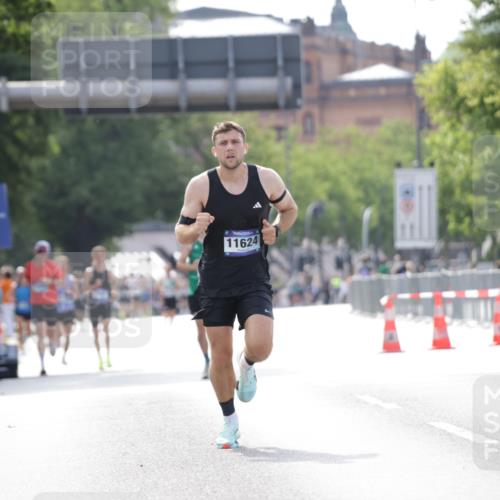 29.06.2025 - hella hamburg halbmarathon Jannik Wohlers http://msf.ph/oto/8165383 29.06.2025 09:40:49 Lombardsbrücke 7834, 7963, 11624, 17886 meine-sportfotos.de