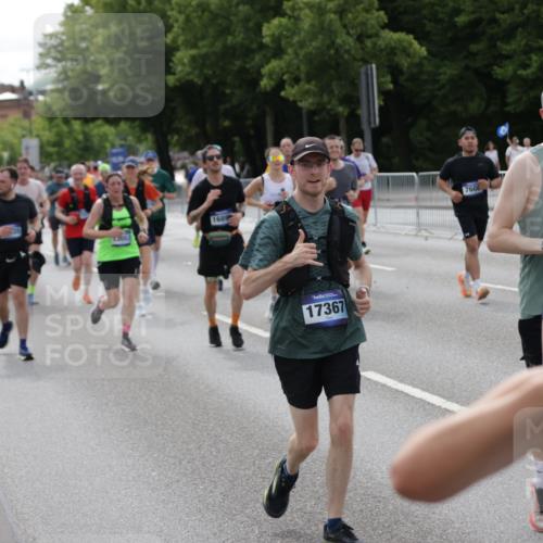 29.06.2025 - hella hamburg halbmarathon Jannik Wohlers http://msf.ph/oto/8165388 29.06.2025 10:20:36 Lombardsbrücke 1266, 1658, 2383, 2923, 2945, 3161, 3247, 3453, 3813, 4082, 4350, 5041, 5061, 5767, 6275, 6308, 7228, 7608, 8113, 8724, 8726, 9005, 9011, 9108, 9236, 9981, 10585, 10602, 11145, 12175, 12395, 12561, 12694, 12844, 13057, 13448, 13508, 14157, 14610, 14611, 14615, 14670, 14986, 15020, 15470, 15736, 15767, 15913, 16256, 16896, 16950, 17035, 17155, 17367, 17832, 18141, 18305, 18397, 18784, 19124, 19125 meine-sportfotos.de