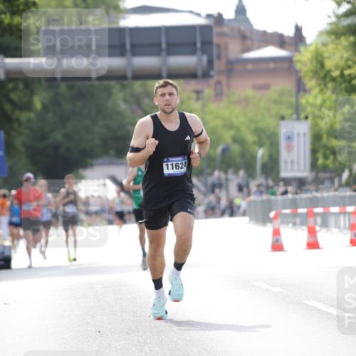 29.06.2025 - hella hamburg halbmarathon Jannik Wohlers http://msf.ph/oto/8165403 29.06.2025 09:40:49 Lombardsbrücke 7834, 7963, 11624, 17886 meine-sportfotos.de