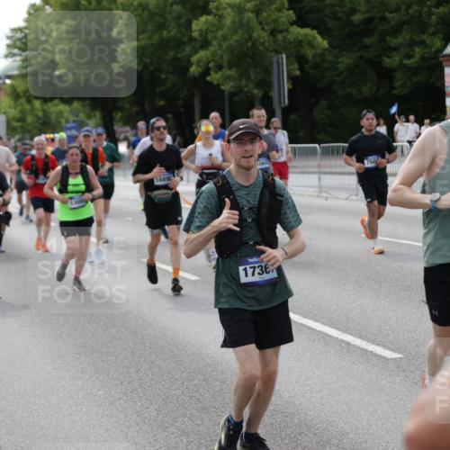 29.06.2025 - hella hamburg halbmarathon Jannik Wohlers http://msf.ph/oto/8165417 29.06.2025 10:20:37 Lombardsbrücke 1266, 1658, 2383, 2923, 2945, 2986, 3161, 3453, 3813, 4082, 4350, 5041, 5061, 5767, 6275, 6308, 7228, 7608, 8113, 8724, 8726, 9005, 9011, 9108, 9236, 9981, 10585, 10602, 11145, 11698, 12175, 12395, 12561, 12694, 12844, 13057, 13448, 13508, 14157, 14610, 14611, 14615, 14670, 14986, 15020, 15470, 15736, 15767, 15913, 16256, 16896, 16950, 17035, 17367, 17832, 18141, 18305, 18397, 18784, 19124, 19125 meine-sportfotos.de